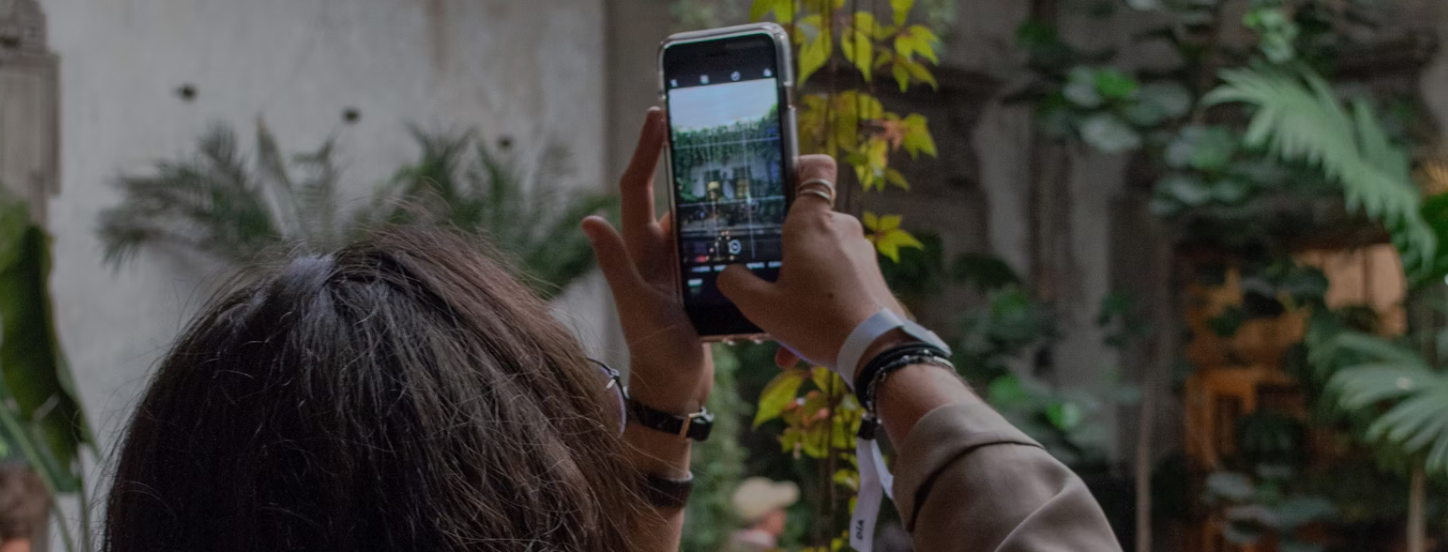 업로드하지 않는 사람은 많아도, 찍지 않는 사람은 드물다.