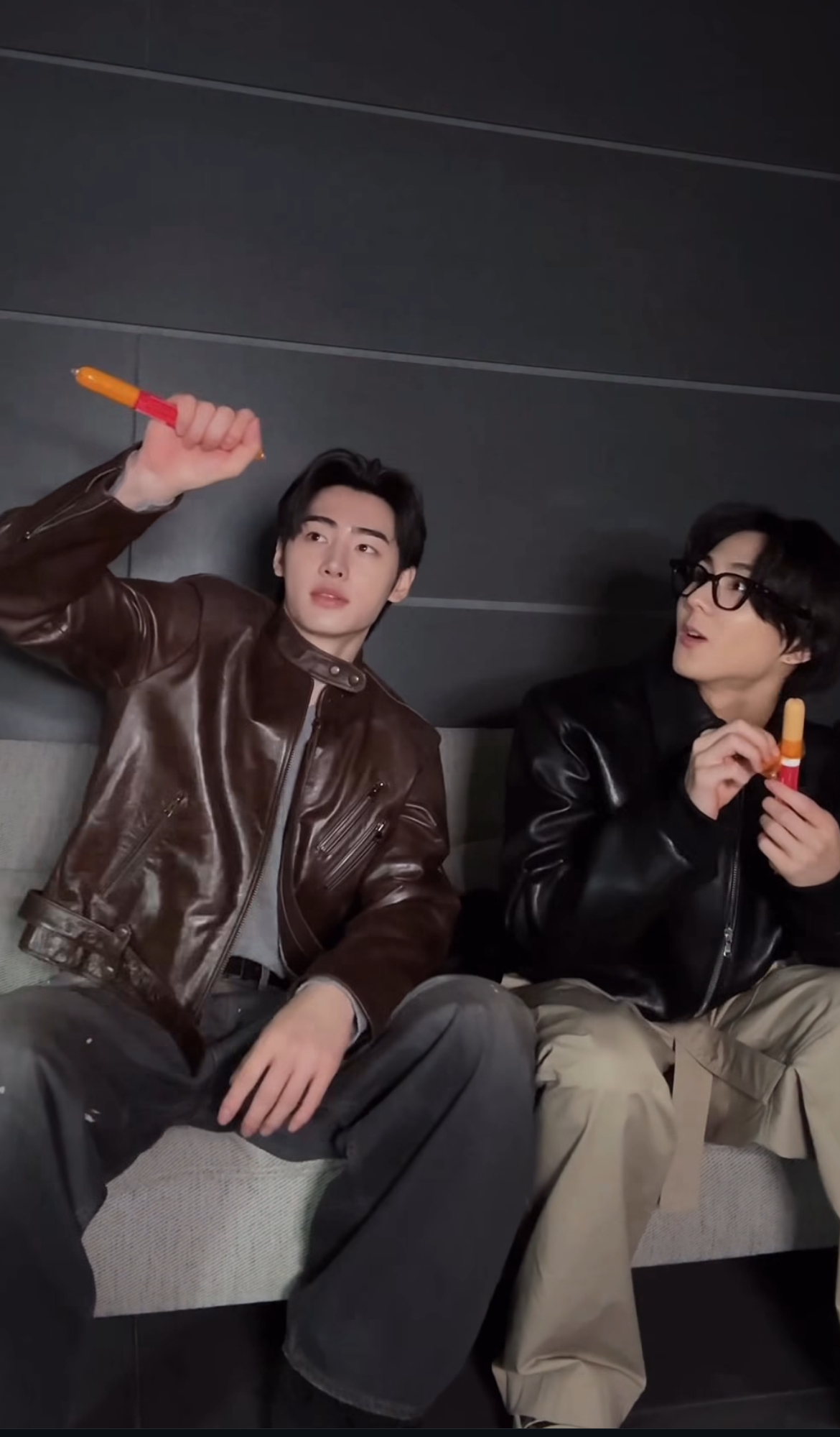 엔하이픈 성훈이 멤버 정원에게 날라오는 소세지를 손으로 막는 장면