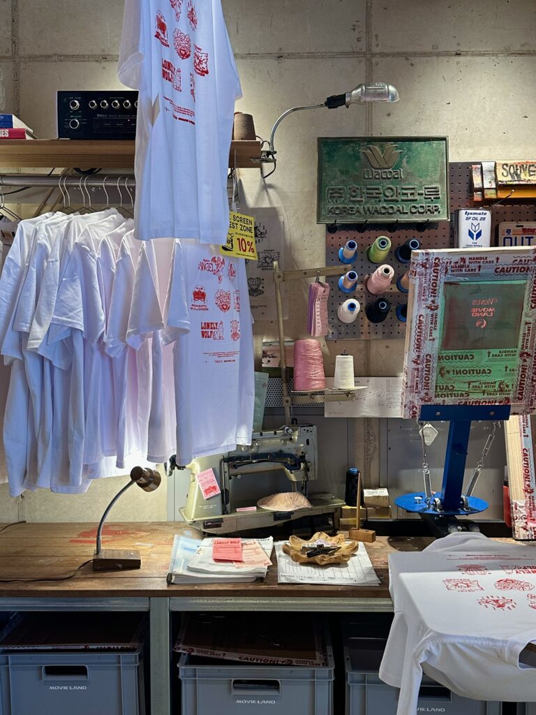 비너스 x 무비랜드 팝업 1층